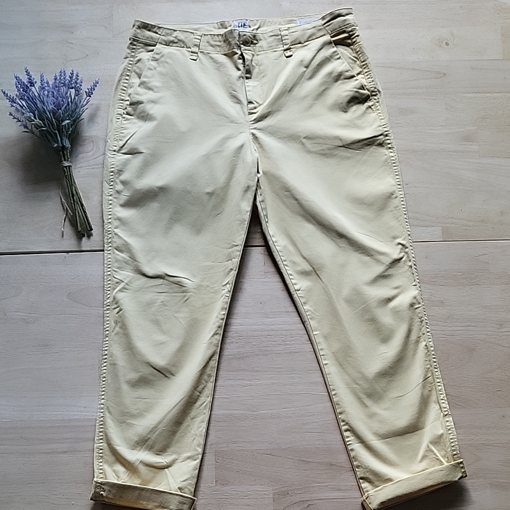 GAP Pastel Yellow Girlfriend Khaki size 8